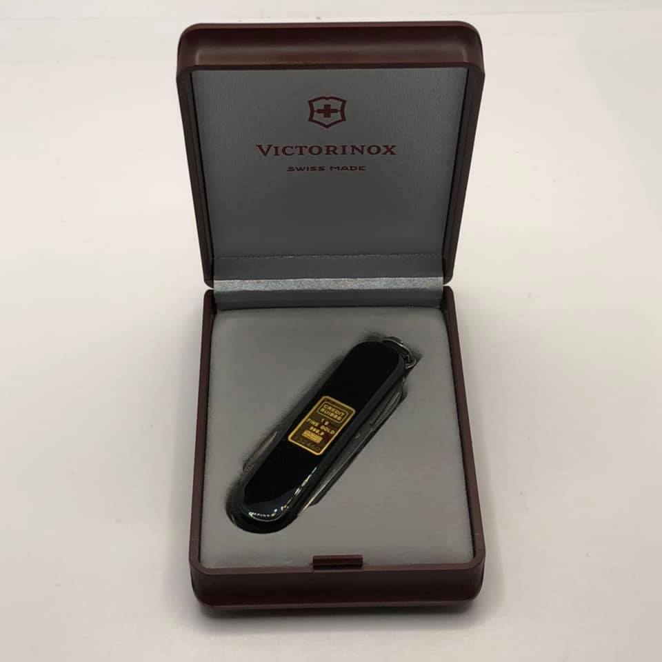 Victorinox Classic with 1g gold lingot